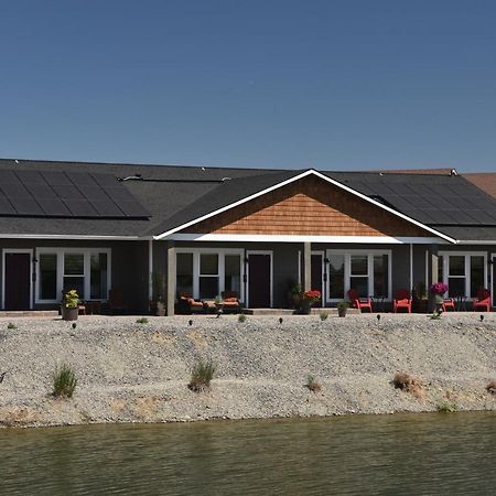 Zillah Lakes Inn Extérieur photo
