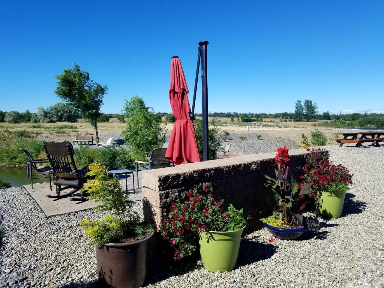 Zillah Lakes Inn Extérieur photo