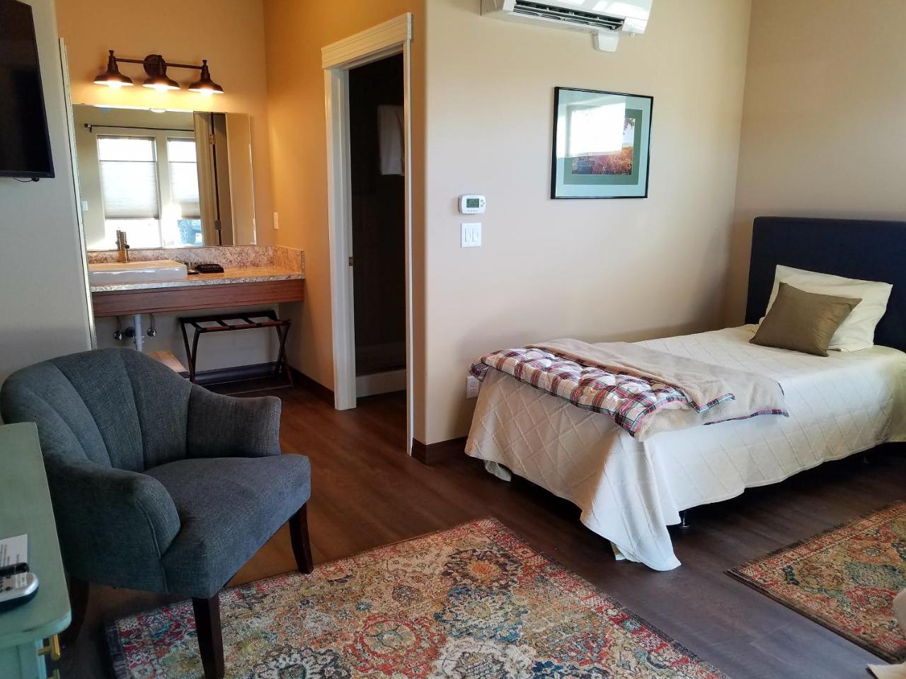 Zillah Lakes Inn Extérieur photo
